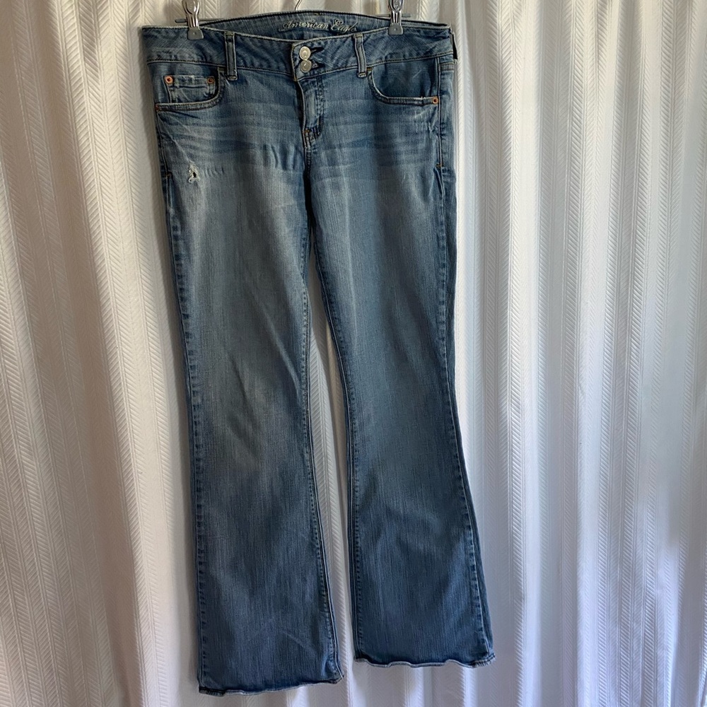 American Eagle women’s jeans